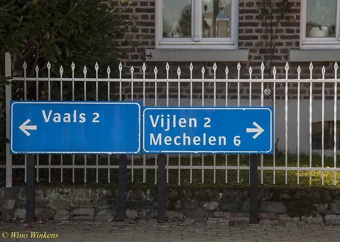 Einrade Oda ve Kahvaltı 3*